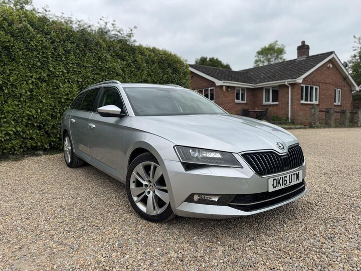 Skoda SUPERB 2.0 TDI SE L Executive Euro 6 (s/s) 5dr Skoda SUPERB 2.0 TDI SE L Executive Euro 6 (s/s) 5dr