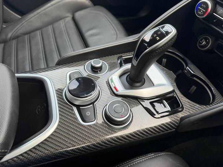 Alfa Romeo Giulia 2.9 V6 Bi-Turbo Quadrifoglio Auto Euro 6 (s/s) 4dr Alfa Romeo Giulia 2.9 V6 Bi-Turbo Quadrifoglio Auto Euro 6 (s/s) 4dr