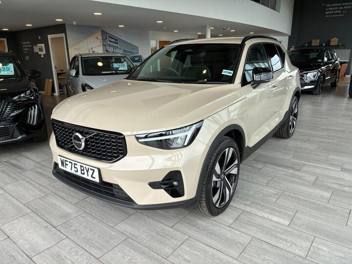Volvo XC40 2.0 B4 MHEV Plus Dark DCT Auto Euro 6 (s/s) 5dr