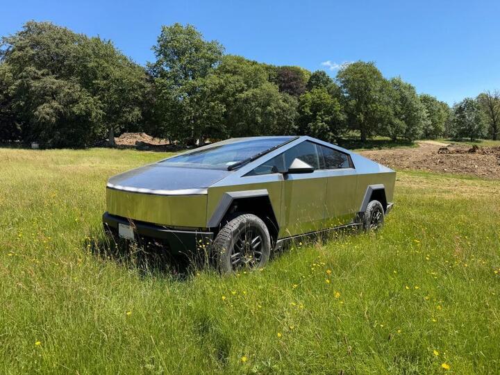 Tesla Cybertruck AWD, Adaptive Air Suspension, Rear Axle Steering, Tow Package, Premium Sound System, Incredible Off-Road Capability, Masterpiece Of Engineering, All