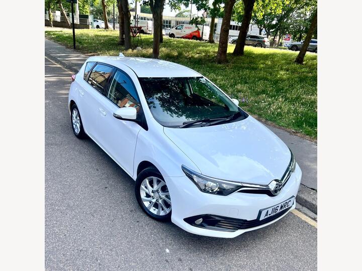 Toyota Auris 1.2 VVT-i Business Edition Euro 6 (s/s) 5dr Toyota Auris 1.2 VVT-i Business Edition Euro 6 (s/s) 5dr