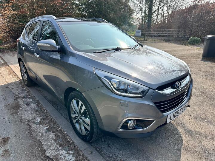 Hyundai Ix35 2.0 CRDi Premium Panorama Auto 4WD Euro 5 5dr Hyundai Ix35 2.0 CRDi Premium Panorama Auto 4WD Euro 5 5dr