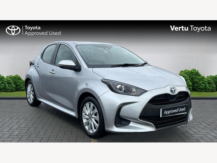 Toyota Yaris 1.5 VVT-h Icon E-CVT Euro 6 (s/s) 5dr Toyota Yaris 1.5 VVT-h Icon E-CVT Euro 6 (s/s) 5dr