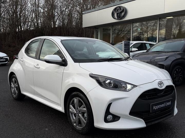 Toyota Yaris 1.5 VVT-h Icon E-CVT Euro 6 (s/s) 5dr Toyota Yaris 1.5 VVT-h Icon E-CVT Euro 6 (s/s) 5dr