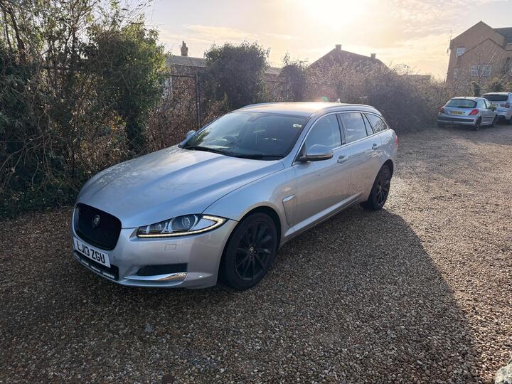 Jaguar XF 2.2d Luxury Sportbrake Auto Euro 5 (s/s) 5dr
