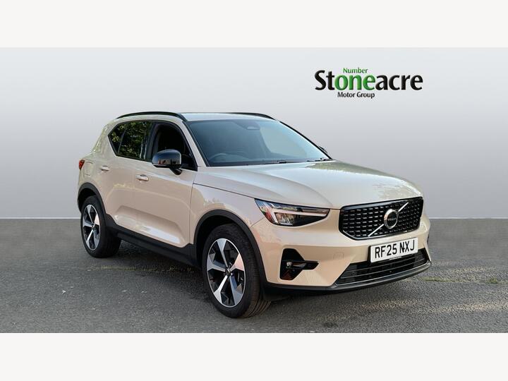 Volvo XC40 2.0 B4 MHEV Plus Dark DCT Auto Euro 6 (s/s) 5dr