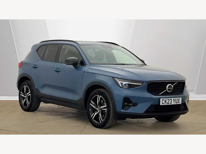 Volvo XC40 2.0 B3 MHEV Plus Dark DCT Auto Euro 6 (s/s) 5dr