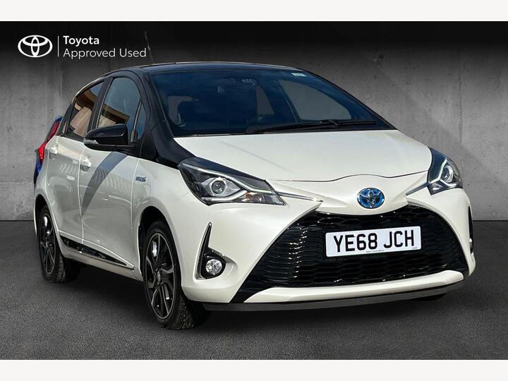 Toyota Yaris 1.5 VVT-h Cyan Bi-Tone E-CVT Euro 6 (s/s) 5dr