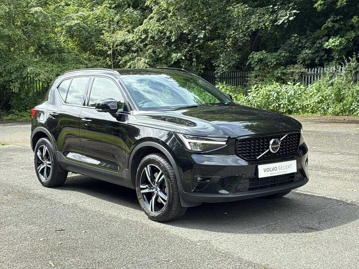 Volvo XC40 2.0 B3 MHEV Plus Dark DCT Auto Euro 6 (s/s) 5dr