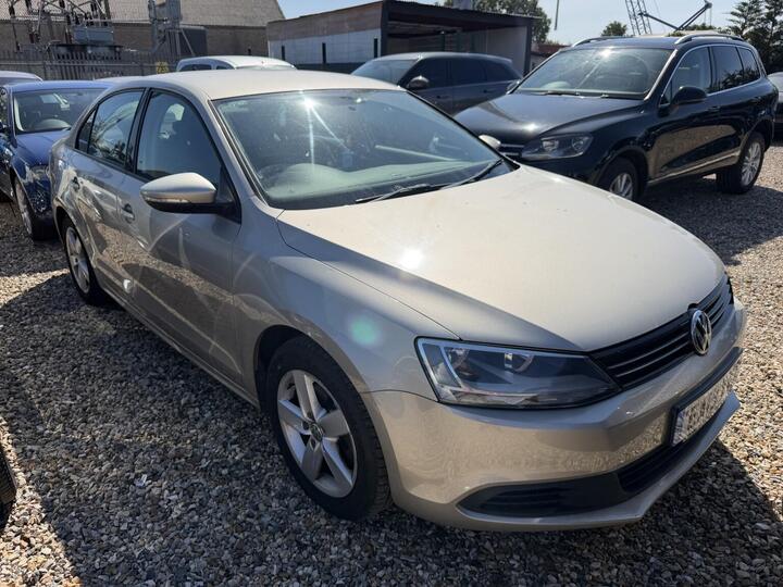 Volkswagen JETTA 1.6 TDI BlueMotion Tech SE Euro 5 (s/s) 4dr