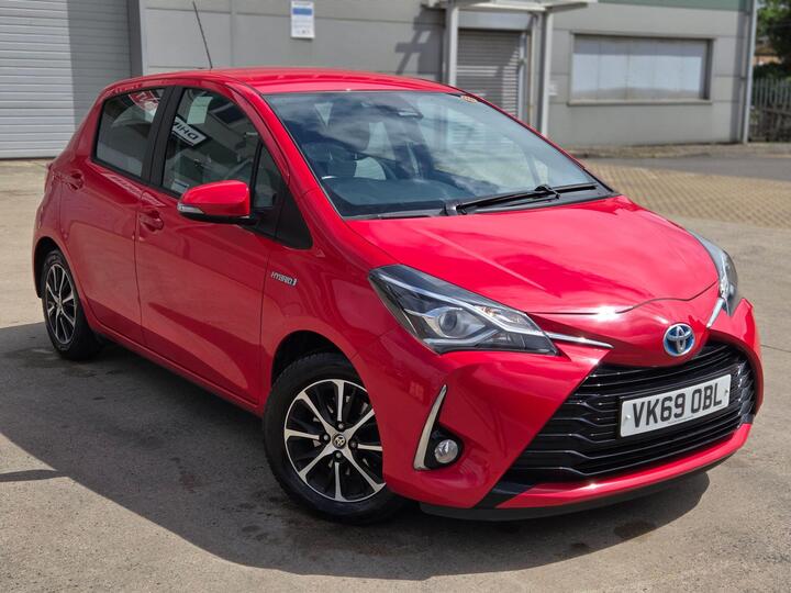 Toyota Yaris 1.5 VVT-h Icon Tech E-CVT Euro 6 (s/s) 5dr
