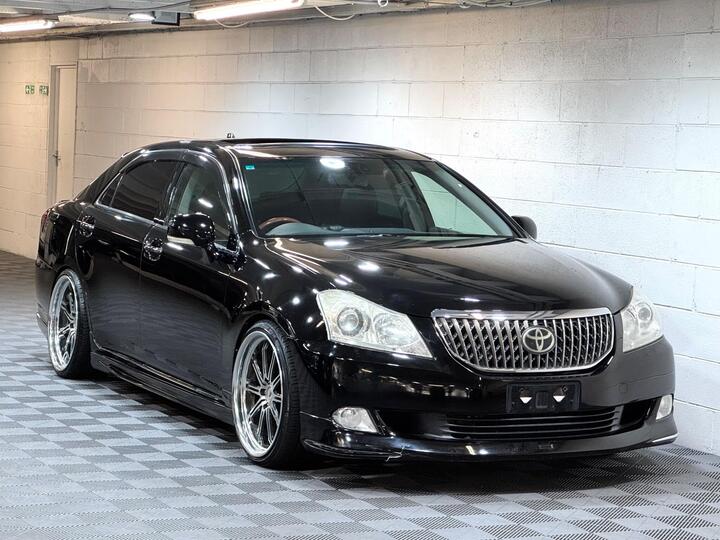 Toyota Crown Majesta 4.6 V8 G Type WALD Body Kit 4Dr