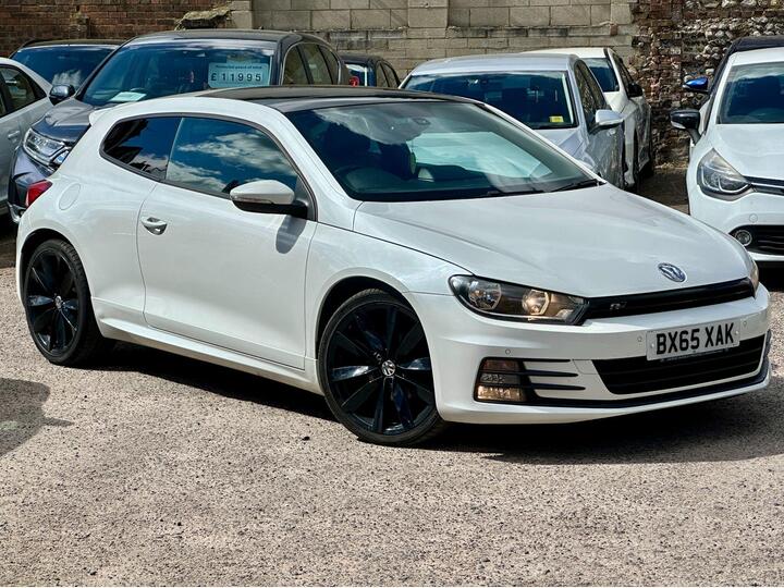 Volkswagen Scirocco 2.0 TDI BlueMotion Tech R-Line Euro 6 (s/s) 3dr Volkswagen Scirocco 2.0 TDI BlueMotion Tech R-Line Euro 6 (s/s) 3dr