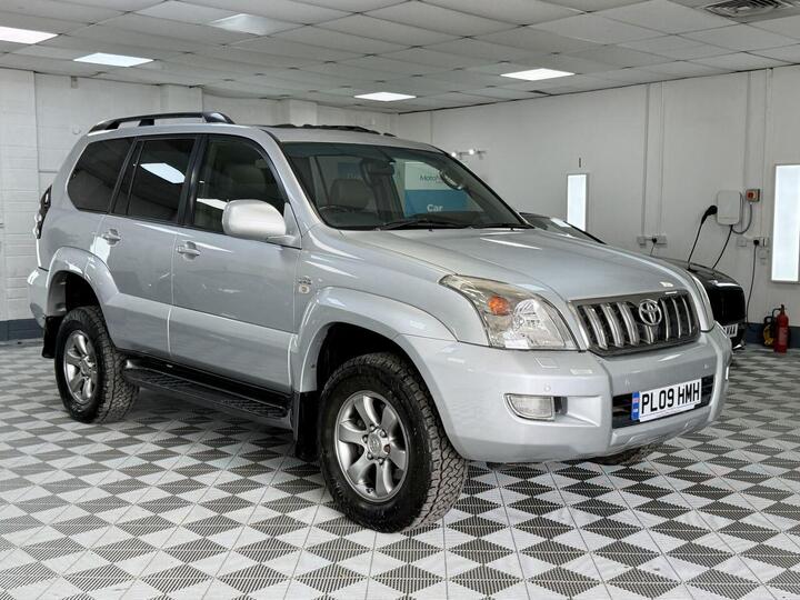 Toyota LAND CRUISER 3.0 D-4D Invincible 5dr