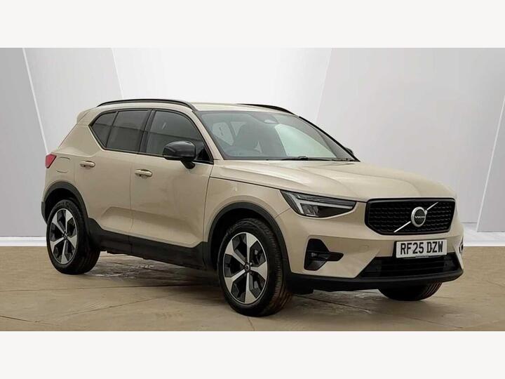 Volvo XC40 2.0 B3 MHEV Plus Dark DCT Auto Euro 6 (s/s) 5dr