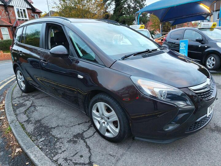 Vauxhall Zafira Tourer 1.4i Turbo Exclusiv Euro 6 5dr Vauxhall Zafira Tourer 1.4i Turbo Exclusiv Euro 6 5dr
