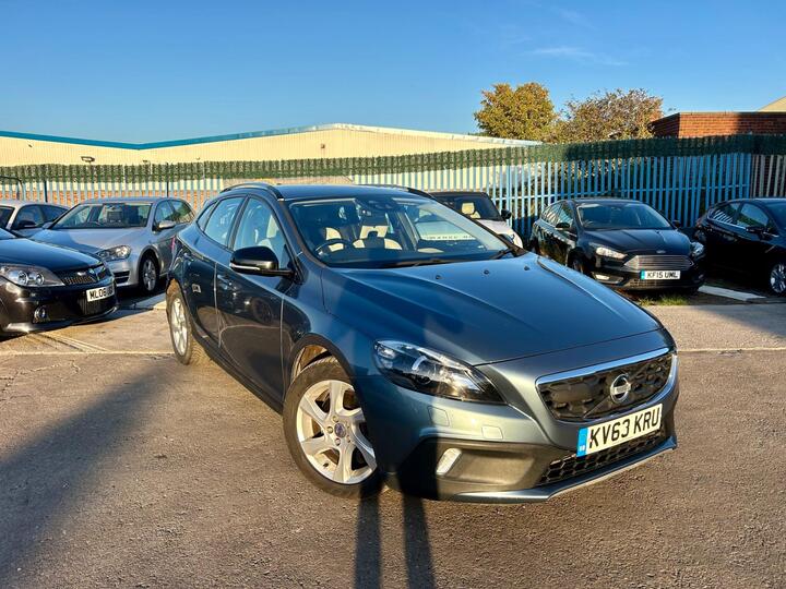 Volvo V40 Cross Country 2.0 D3 Lux Nav Geartronic Euro 5 (s/s) 5dr Volvo V40 Cross Country 2.0 D3 Lux Nav Geartronic Euro 5 (s/s) 5dr