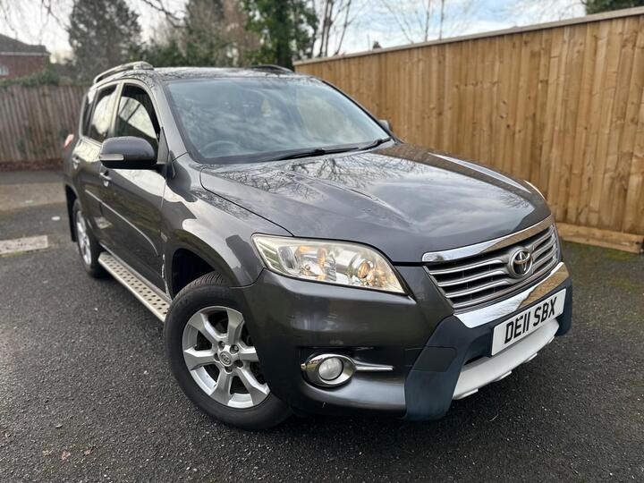 Toyota RAV4 2.2 D-4D XT-R 4WD Euro 5 5dr Toyota RAV4 2.2 D-4D XT-R 4WD Euro 5 5dr