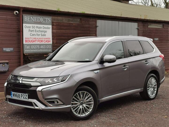 Mitsubishi OUTLANDER 2.4h TwinMotor 13.8kWh 4h CVT 4WD Euro 6 (s/s) 5dr Mitsubishi OUTLANDER 2.4h TwinMotor 13.8kWh 4h CVT 4WD Euro 6 (s/s) 5dr