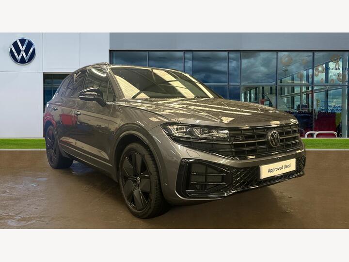 Volkswagen Touareg 3.0 TDI V6 Black Edition Tiptronic 4Motion Euro 6 (s/s) 5dr Volkswagen Touareg 3.0 TDI V6 Black Edition Tiptronic 4Motion Euro 6 (s/s) 5dr
