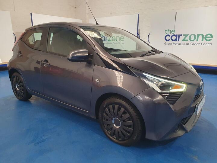 Toyota AYGO 1.0 VVT-i X-play Euro 6 (s/s) 5dr Toyota AYGO 1.0 VVT-i X-play Euro 6 (s/s) 5dr