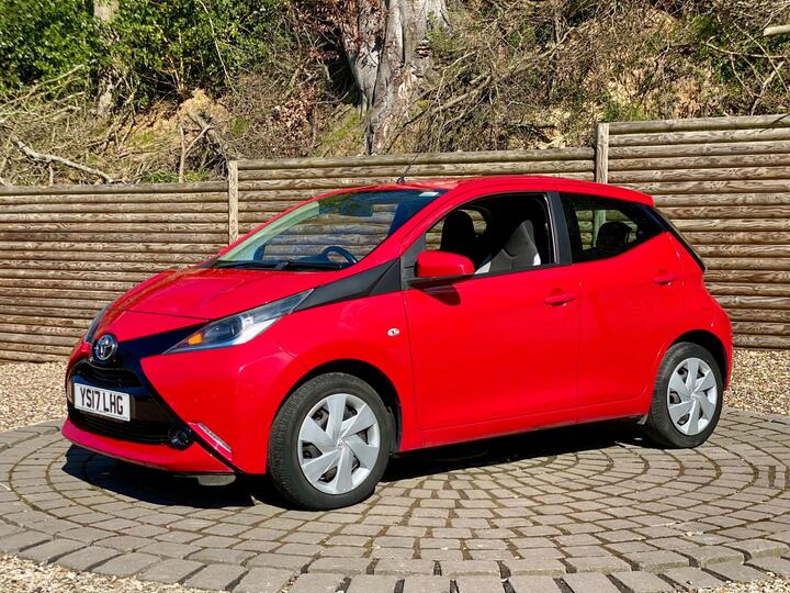 Toyota AYGO 1.0 VVT-i X-play X-shift Euro 6 5dr