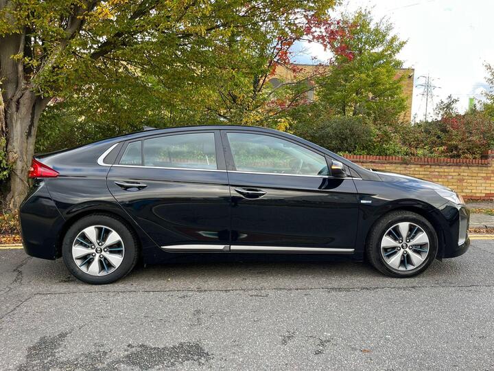 Hyundai IONIQ 1.6 H-GDi 8.9kWh Premium SE DCT Euro 6 (s/s) 5dr Hyundai IONIQ 1.6 H-GDi 8.9kWh Premium SE DCT Euro 6 (s/s) 5dr