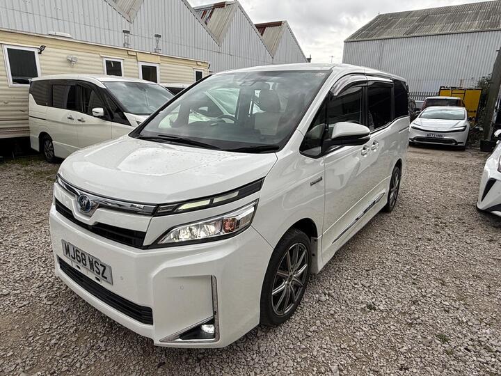 Toyota Voxy HYBRID 7💺UBER XL Finance Available