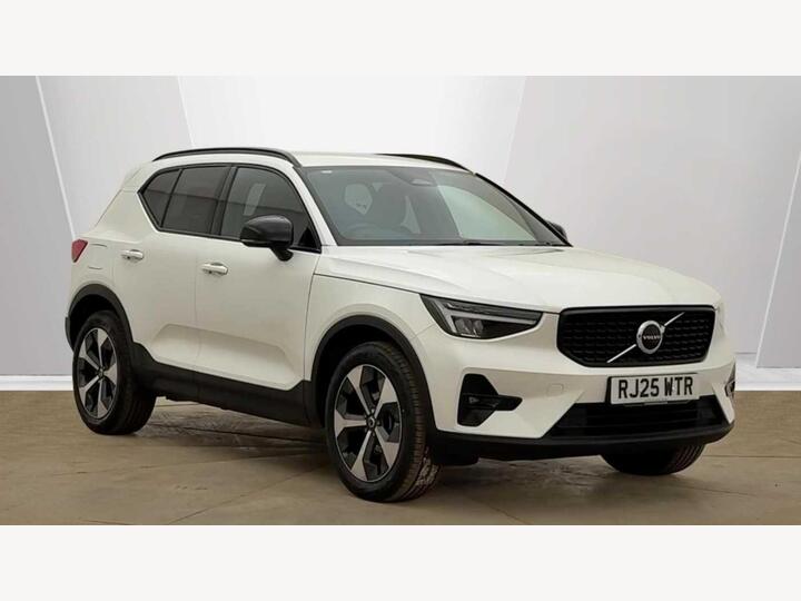 Volvo XC40 2.0 B3 MHEV Plus Dark DCT Auto Euro 6 (s/s) 5dr