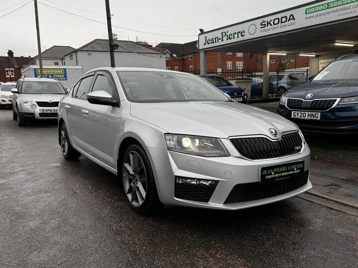 Skoda Octavia 2.0 TDI VRS Euro 6 (s/s) 5dr (SNav) Skoda Octavia 2.0 TDI VRS Euro 6 (s/s) 5dr (SNav)