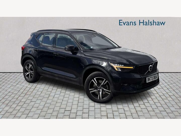 Volvo XC40 ESTATE 2.0 B4 MHEV Plus Dark DCT Auto Euro 6 (s/s) 5dr