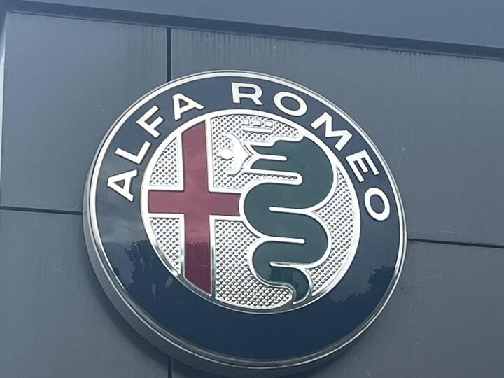 Alfa Romeo Junior 54kWh Elettrica Veloce Auto 5dr