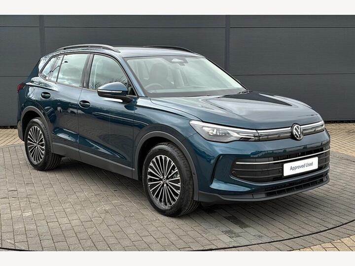 Volkswagen Tiguan 2.0 TDI Life DSG Euro 6 (s/s) 5dr Volkswagen Tiguan 2.0 TDI Life DSG Euro 6 (s/s) 5dr