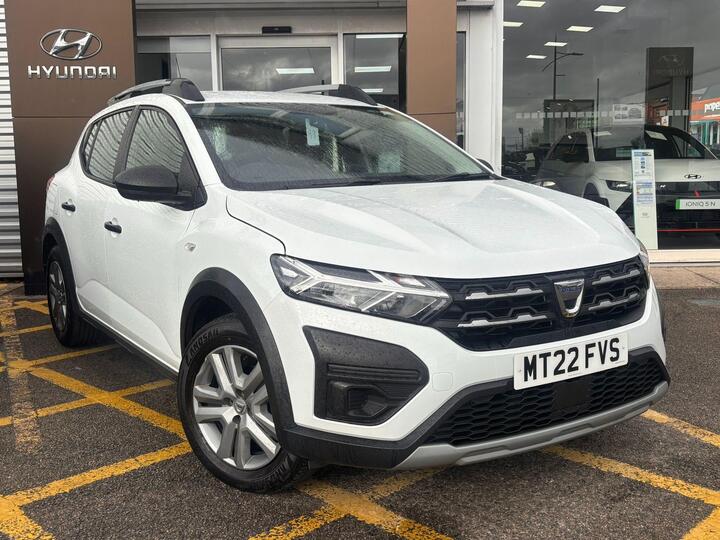 Dacia Sandero Stepway 1.0 TCe Essential Euro 6 (s/s) 5dr Dacia Sandero Stepway 1.0 TCe Essential Euro 6 (s/s) 5dr