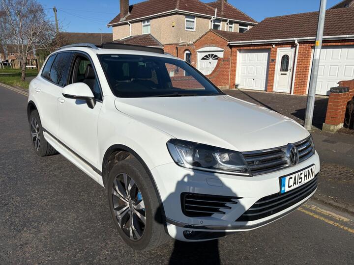 Volkswagen Touareg 3.0 TDI V6 BlueMotion Tech R-Line Tiptronic 4WD Euro 6 (s/s) 5dr Volkswagen Touareg 3.0 TDI V6 BlueMotion Tech R-Line Tiptronic 4WD Euro 6 (s/s) 5dr