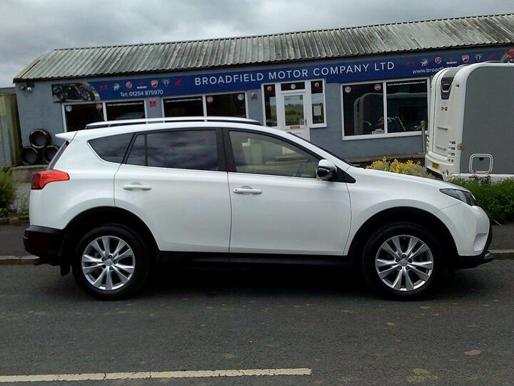 Toyota RAV4 2.2 D-CAT Invincible Auto 4WD Euro 5 5dr