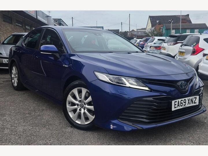 Toyota Camry 2.5 VVT-h Design CVT Euro 6 (s/s) 4dr