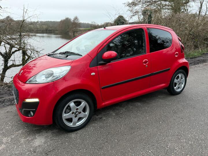 Peugeot 107 1.0 12V Allure Euro 5 5dr Peugeot 107 1.0 12V Allure Euro 5 5dr