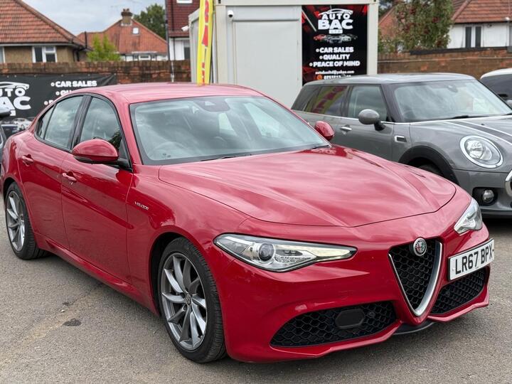 Alfa Romeo Giulia 2.0T Veloce Auto Euro 6 (s/s) 4dr Alfa Romeo Giulia 2.0T Veloce Auto Euro 6 (s/s) 4dr