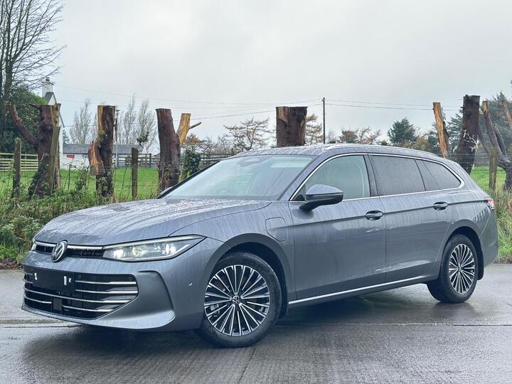 Volkswagen Passat 1.5 TSI EHybrid 19.7kWh Elegance DSG Euro 6 (s/s) 5dr Volkswagen Passat 1.5 TSI EHybrid 19.7kWh Elegance DSG Euro 6 (s/s) 5dr