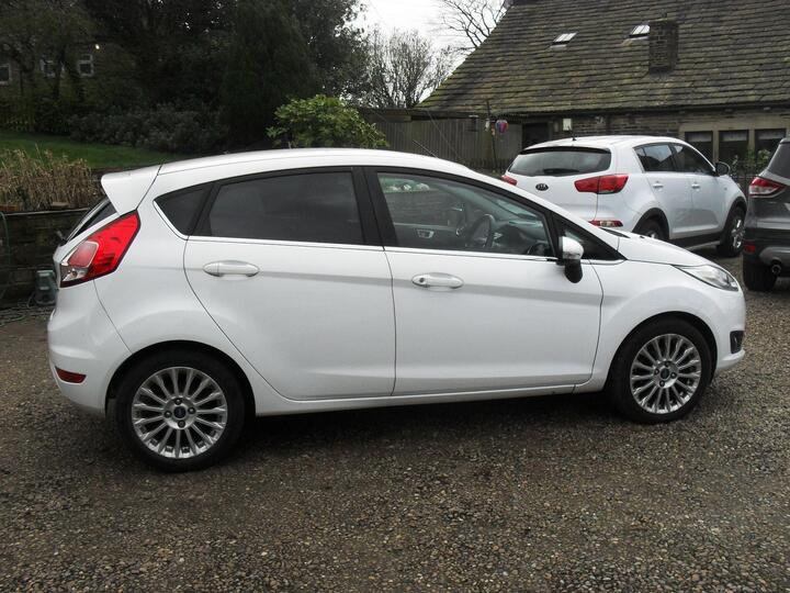 Ford Fiesta 1.0T EcoBoost Titanium Euro 5 (s/s) 5dr