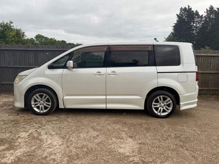 Mitsubishi Delica 7 SEATER 2.0 PETROL