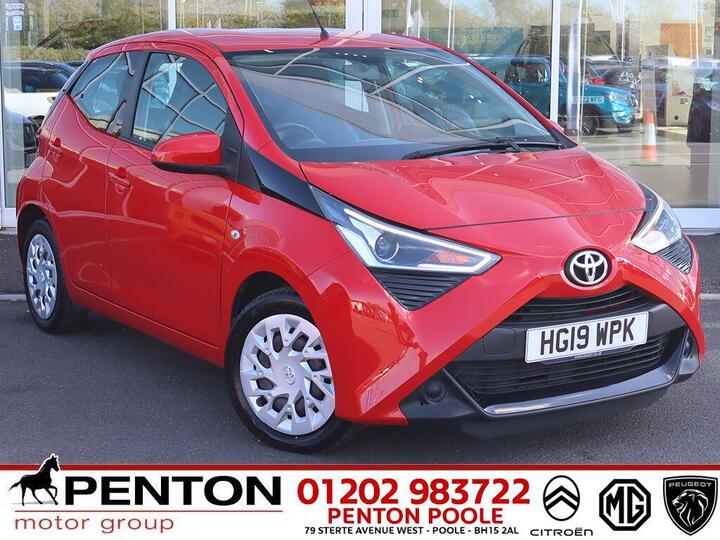Toyota AYGO 1.0 VVT-i X-play Euro 6 5dr Toyota AYGO 1.0 VVT-i X-play Euro 6 5dr