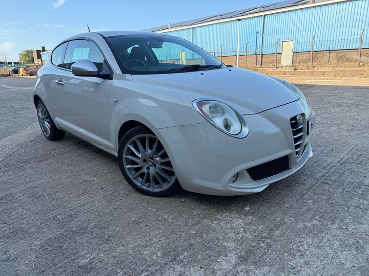 Alfa Romeo MiTo 1.4 TB MultiAir Veloce TCT Euro 5 (s/s) 3dr Alfa Romeo MiTo 1.4 TB MultiAir Veloce TCT Euro 5 (s/s) 3dr