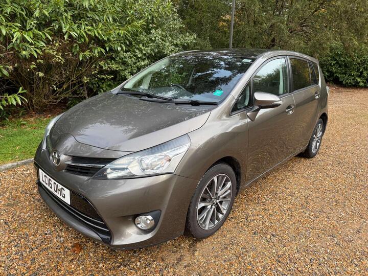 Toyota VERSO 1.8 V-Matic Design Multidrive S Euro 6 5dr (7 Seat) Toyota VERSO 1.8 V-Matic Design Multidrive S Euro 6 5dr (7 Seat)