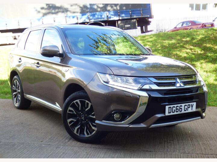 Mitsubishi Outlander 2.0h 12kWh GX4h CVT 4WD Euro 6 (s/s) 5dr Mitsubishi Outlander 2.0h 12kWh GX4h CVT 4WD Euro 6 (s/s) 5dr