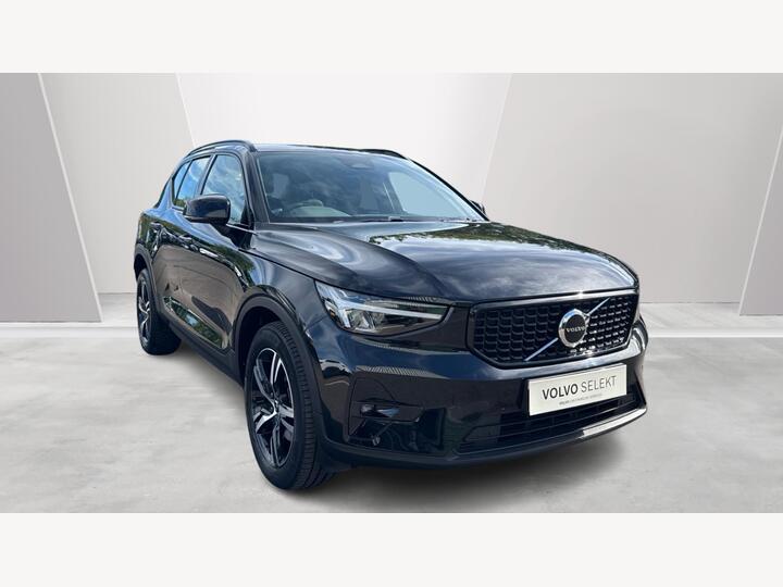 Volvo XC40 2.0 B3 MHEV Plus Dark DCT Auto Euro 6 (s/s) 5dr