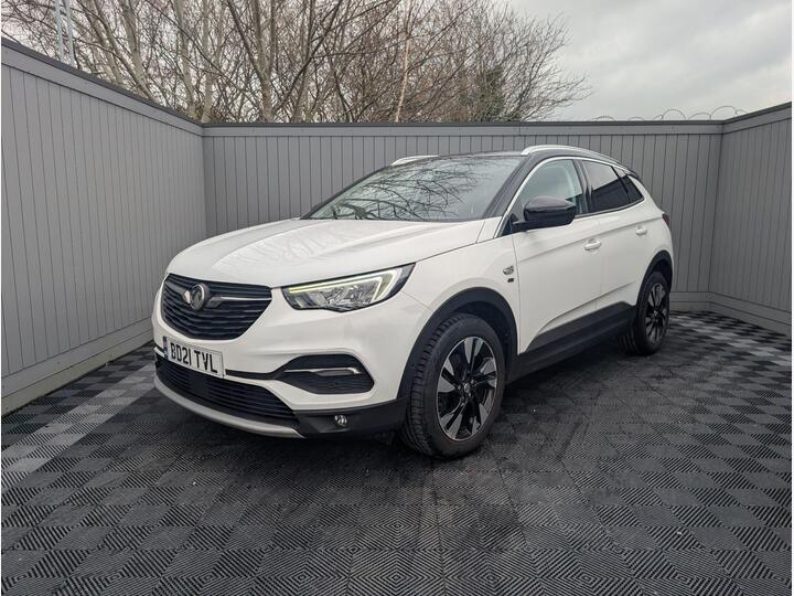 Vauxhall Grandland X 1.2 Turbo Griffin Edition Euro 6 (s/s) 5dr Vauxhall Grandland X 1.2 Turbo Griffin Edition Euro 6 (s/s) 5dr