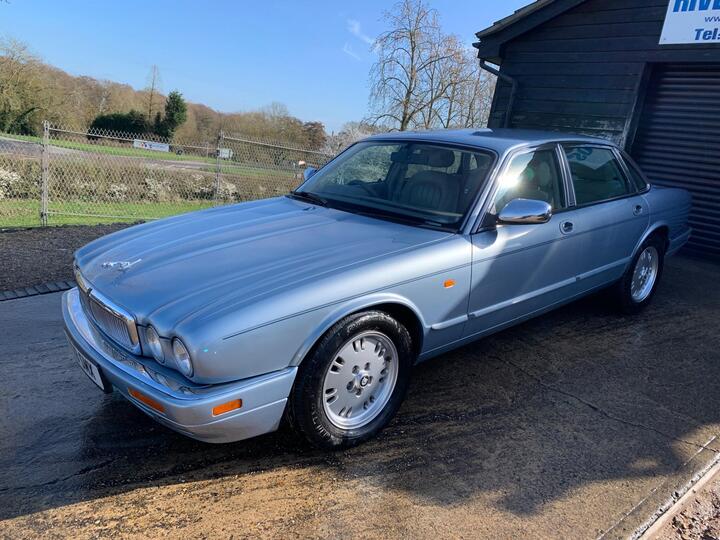 Jaguar XJ 4.0 Sovereign 4dr