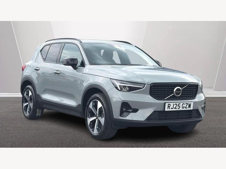 Volvo XC40 2.0 B3 MHEV Plus Dark DCT Auto Euro 6 (s/s) 5dr